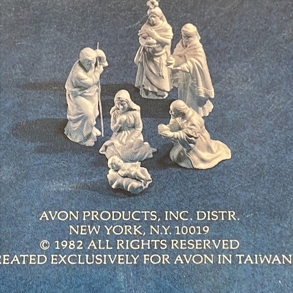 Avon Nativity Collectibles The Magi  Porcelain Figurine. Excellent Condition. - Picture 13 of 13